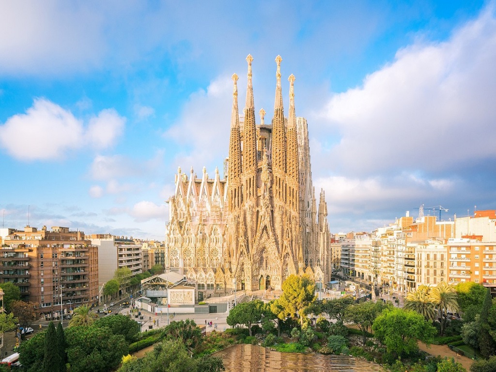 Tour and Cruise Barcelona, Napoli from Skopje